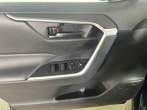 Used 2022 Toyota RAV4 LE AWD/4WD image 13