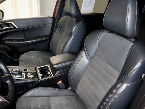 Used 2024 Mitsubishi Outlander SE image 27