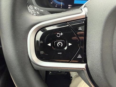 Used 2025 Volvo XC90 B6 Plus image 18