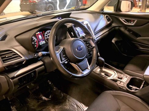 Used 2019 Subaru Forester Premium w/ All-Weather Package image 18