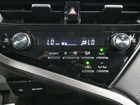 Used 2022 Toyota Camry LE image 14