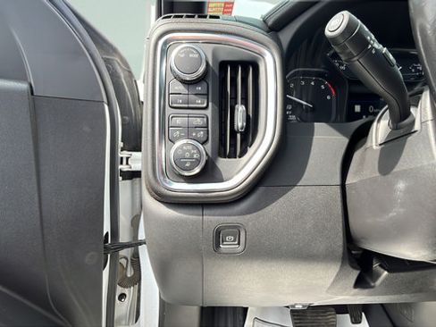 Used 2022 GMC Sierra 1500 AT4 w/ AT4 Premium Package AWD/4WD image 11