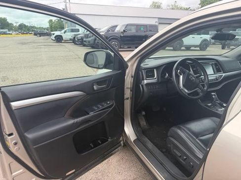 Used 2014 Toyota Highlander XLE AWD/4WD image 7