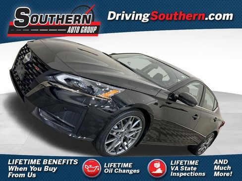 Used 2023 Nissan Altima 2.0 SR FWD image 1