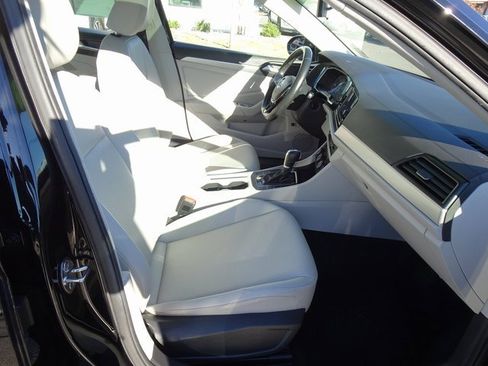 Used 2019 Volkswagen Jetta SE image 16