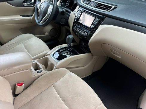 Used 2016 Nissan Rogue SV w/ SV Premium Package image 20