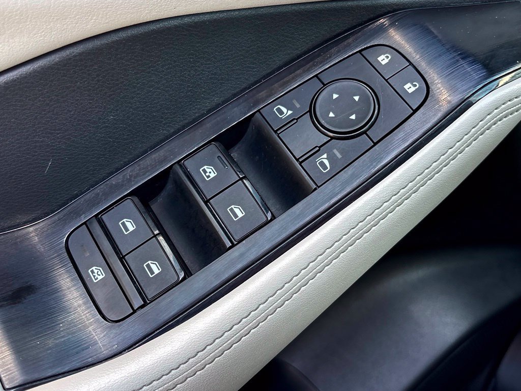 Used 2025 Nissan Rogue SV FWD image 12