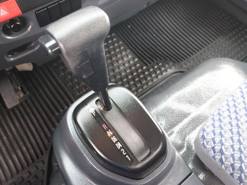 Used 2024 Isuzu NPR image 23