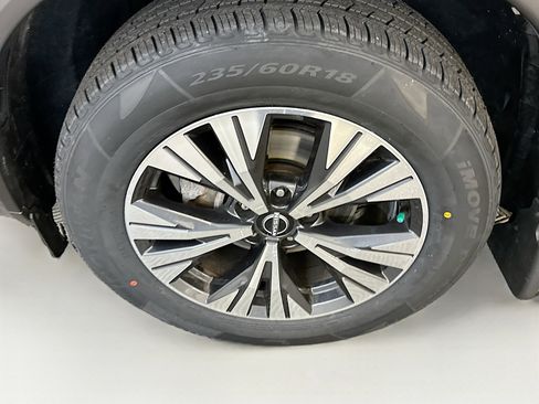 Used 2023 Nissan Rogue SV image 11