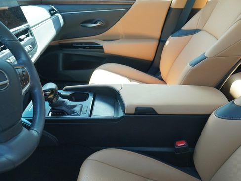 Used 2024 Lexus ES 350 w/ Premium Package FWD image 8
