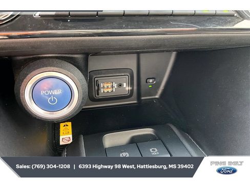 Used 2021 Toyota Venza LE AWD/4WD image 24