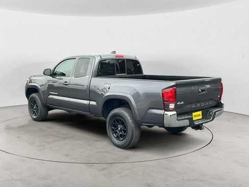 Used 2020 Toyota Tacoma SR5 AWD/4WD image 7