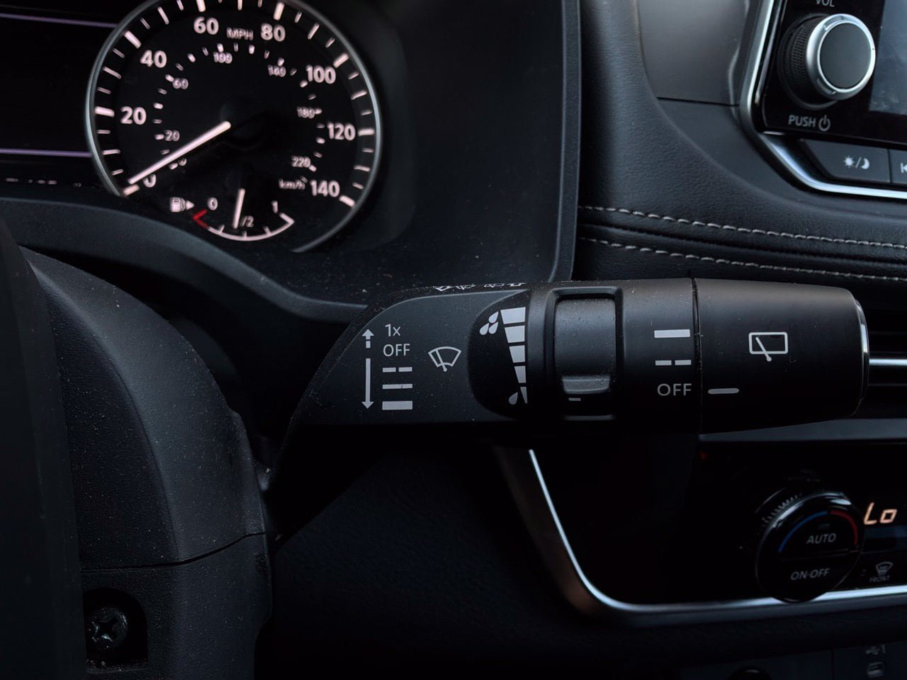 Used 2025 Nissan Rogue SV FWD image 39