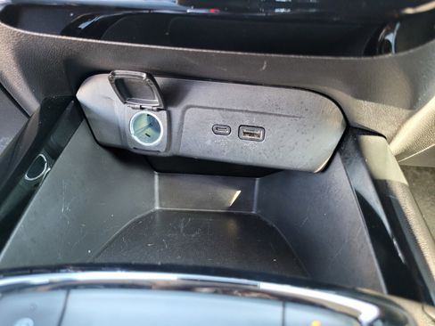 Used 2025 Chevrolet Trax LT w/ LT Convenience Package FWD image 20