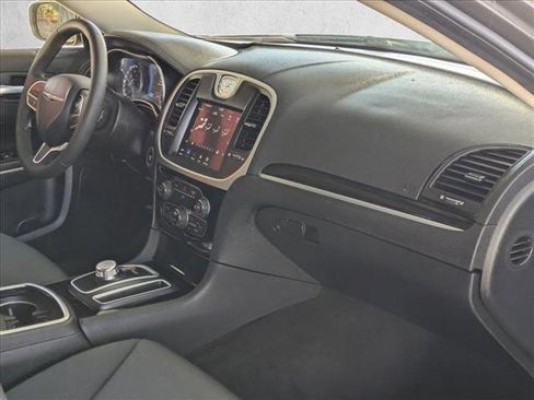 Used 2023 Chrysler 300 Touring w/ Sport Appearance Package image 20