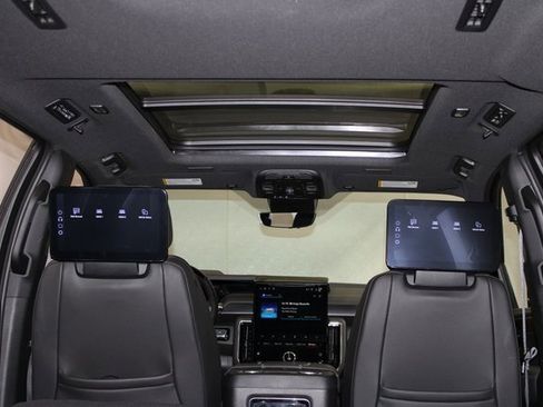 Used 2025 GMC Yukon Denali w/ Advanced Technology Package image 48