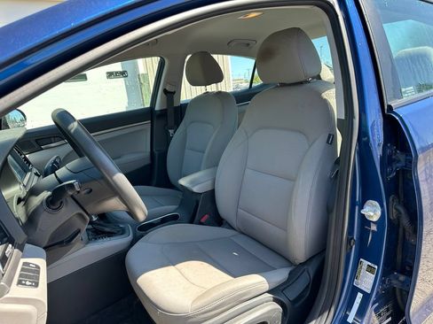 Used 2018 Hyundai Elantra SE w/ SE Connectivity Package 04 FWD image 15