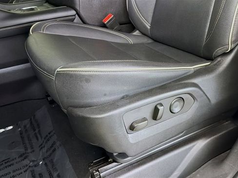 Used 2023 Chevrolet Suburban Premier image 21