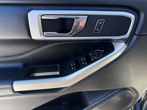 Used 2021 Ford Explorer XLT w/ Equipment Group 202A image 11