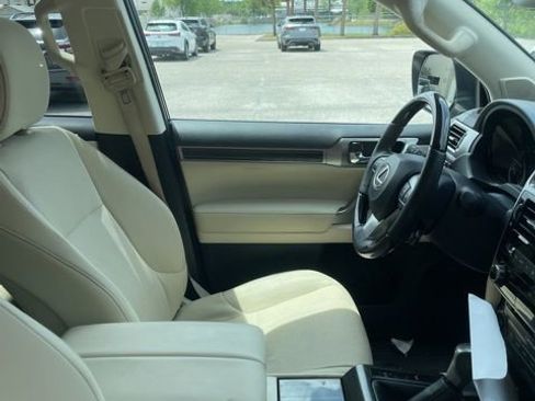 Used 2023 Lexus GX 460 Premium w/ Accessory Package image 8