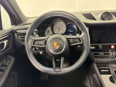 Certified 2023 Porsche Macan image 15
