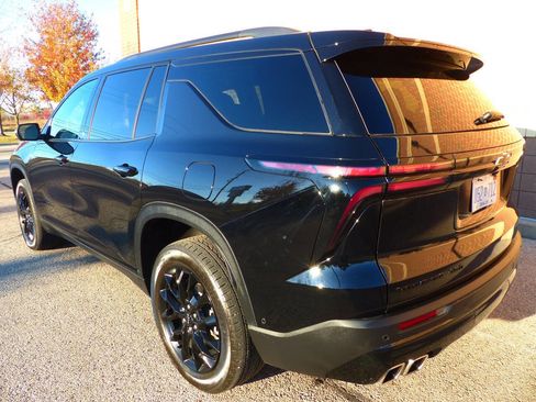 Used 2024 Chevrolet Traverse LT w/ Midnight/Sport Edition image 7