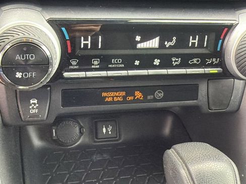 Used 2019 Toyota RAV4 LE image 20