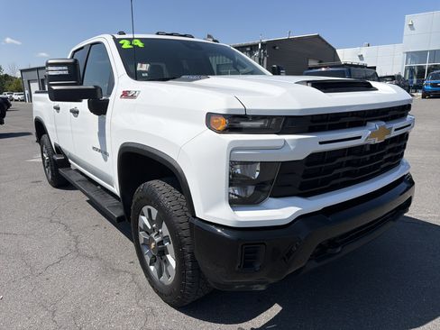 Used 2024 Chevrolet Silverado 2500 Custom w/ Custom Value Package AWD/4WD image 1