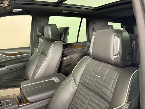 Used 2023 Cadillac Escalade Sport Platinum w/ LPO, ONYX Package image 6