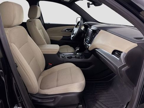 Used 2022 Chevrolet Traverse LS image 16