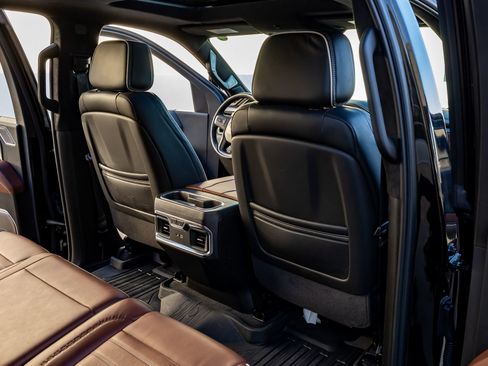 Used 2025 GMC Sierra 2500 Denali Ultimate image 32