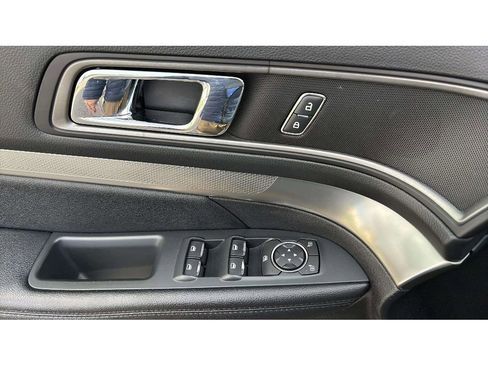 Used 2018 Ford Explorer XLT w/ Equipment Group 202A image 21