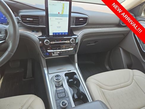 Used 2021 Ford Explorer Platinum w/ Equipment Group 601A AWD/4WD image 12
