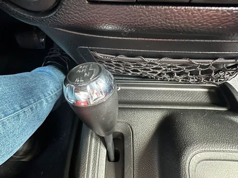 Used 2013 Jeep Wrangler Unlimited Rubicon image 17