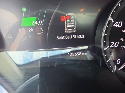 Used 2021 Toyota Highlander XLE FWD image 16