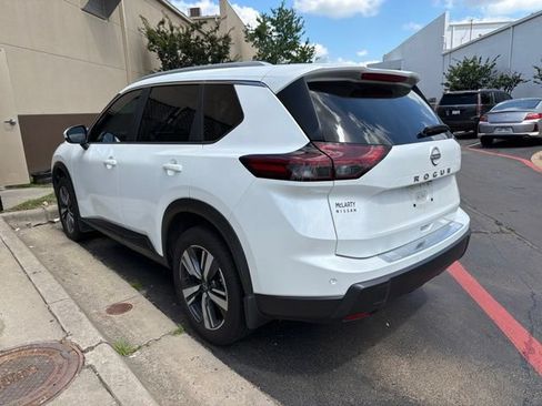 Used 2025 Nissan Rogue SV w/ SV Premium Package FWD image 6