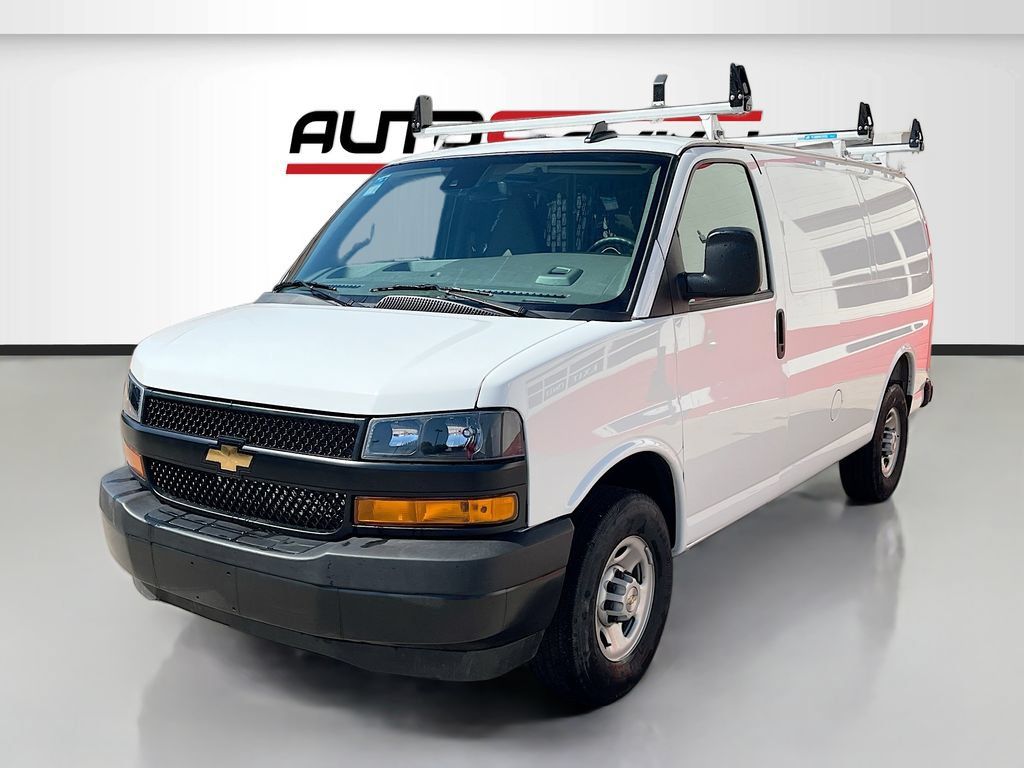 Used 2025 Chevrolet Express 2500 w/ Driver Convenience Package RWD image 3