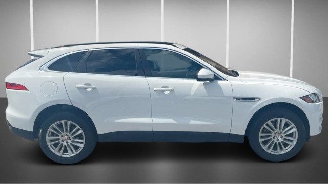 Used 2018 Jaguar F-PACE Prestige AWD/4WD image 2