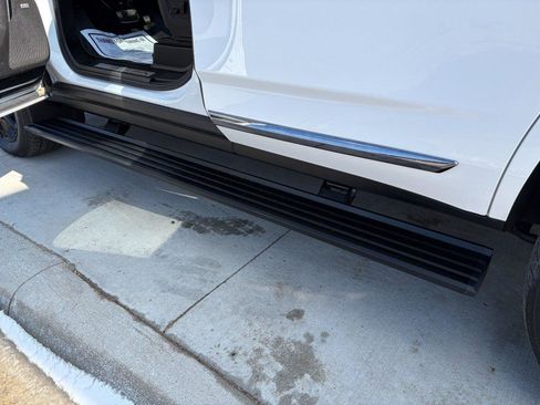 Used 2024 Chevrolet Tahoe High Country image 8