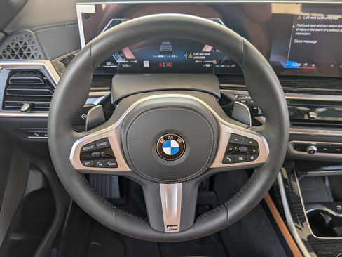 Used 2027 BMW X7 xDrive40i w/ M Sport Package AWD/4WD image 25