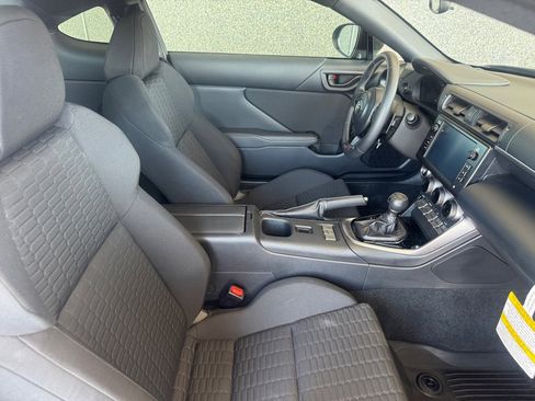 Used 2024 Toyota GR86 CAR image 19