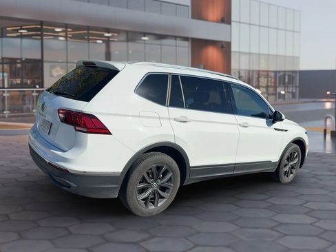 Used 2024 Volkswagen Tiguan SE FWD image 5