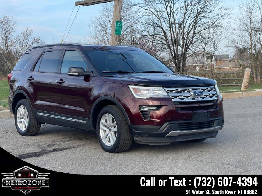 Used 2018 Ford Explorer XLT w/ Equipment Group 202A AWD/4WD image 3