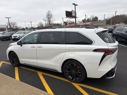 Certified 2023 Toyota Sienna XSE w/ XSE Plus Package image 18