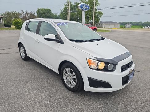 Used 2016 Chevrolet Sonic LT FWD image 4