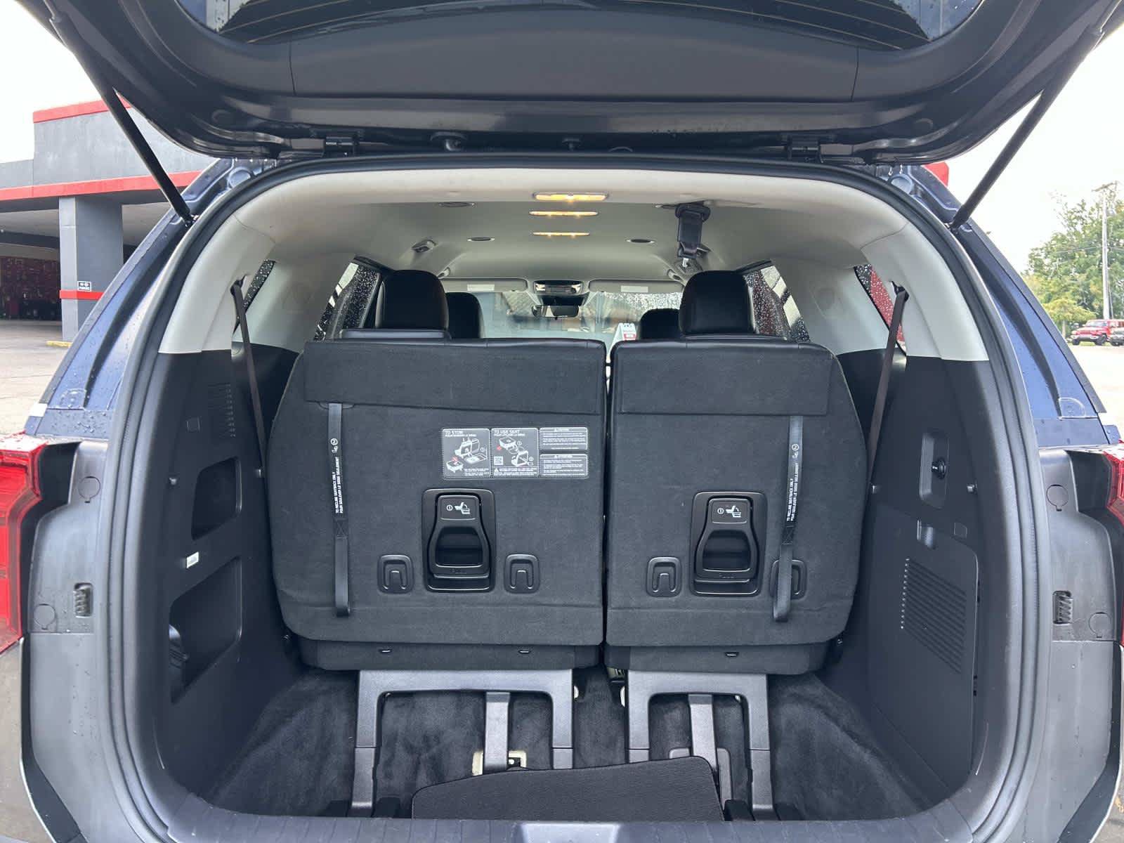 Used 2025 Kia Carnival FWD image 37
