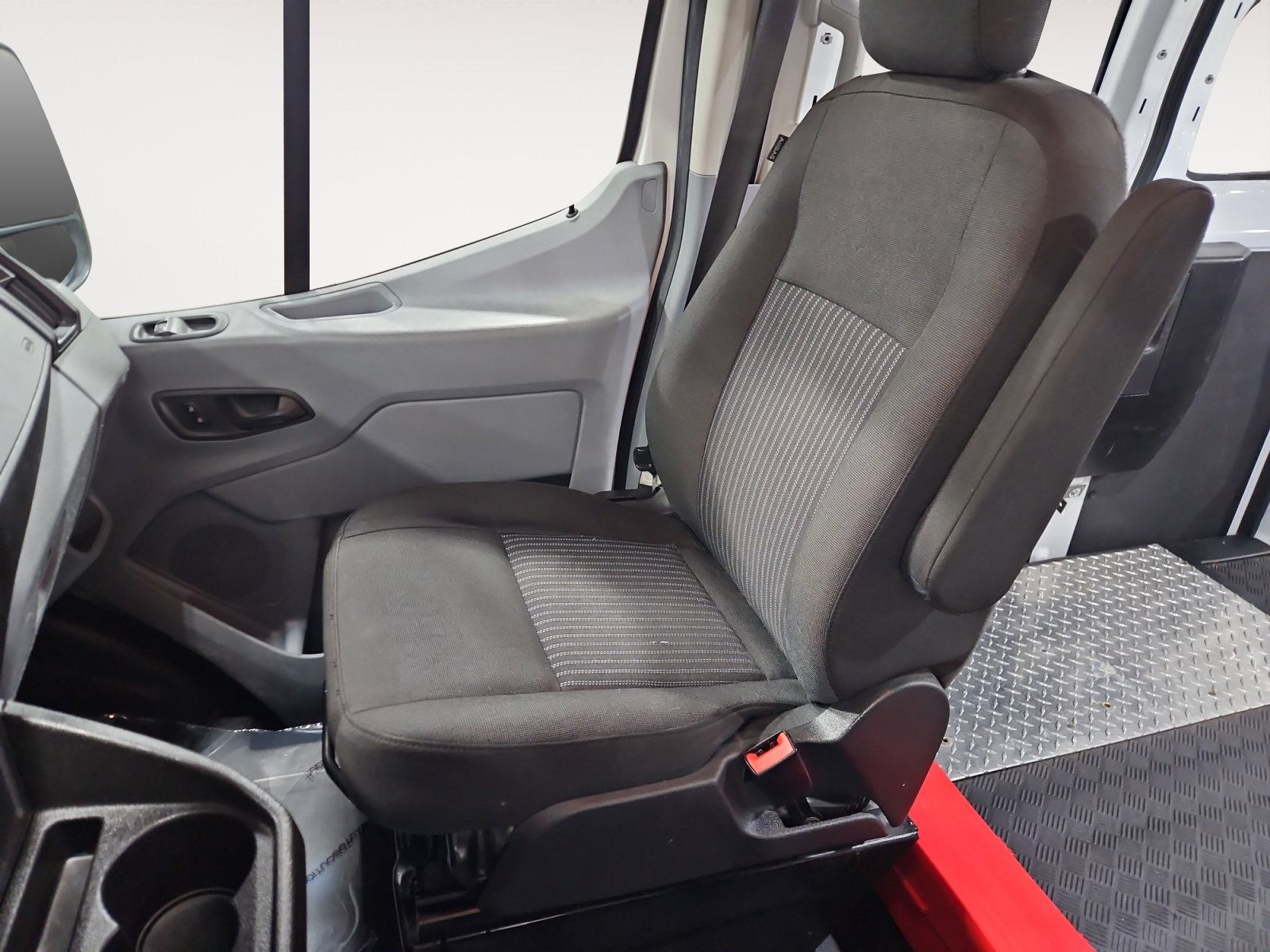 Used 2018 Ford Transit 250 130 Low Roof w/ Exterior Upgrade Package RWD image 13