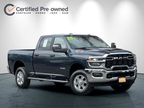 Used 2025 RAM 2500 Big Horn AWD/4WD image 2