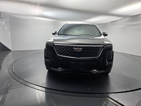 Used 2025 Cadillac XT4 Premium Luxury w/ Technology Package AWD/4WD image 2