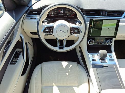 Used 2026 Jaguar F-PACE R-Dynamic S image 4